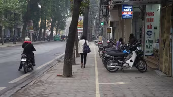 Vạch vàng “ghi điểm” trên hàng nghìn mét vỉa hè