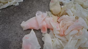 Hà Nội: phát hiện “ổ” thu gom 8 tạ găng tay y tế đã qua sử dụng