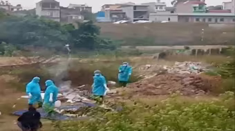 Người đàn ông tử vong gần nhà hoang, lưng xăm hình con nhện