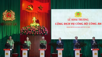 Thủ tướng Nguyễn Xuân Phúc nhấn nút khai trương Cổng dịch vụ công Bộ Công an