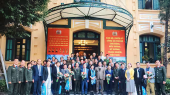 Công an Hà Nội chúc mừng văn nghệ sỹ, trí thức Thủ đô 