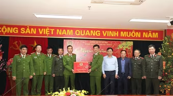 Lãnh đạo Bộ Công an kiểm tra công tác ứng trực Tết, động viên Công an cơ sở
