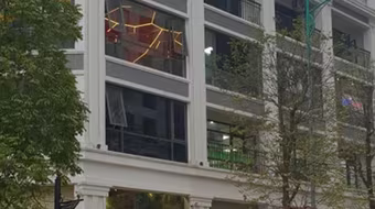 Hà Nội: Rời quán cà phê, nam thanh niên…nhảy từ tầng cao xuống đất