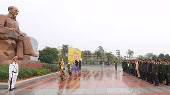 Đoàn đại biểu Đảng ủy Công an Trung ương, Bộ Công an dâng hoa tưởng niệm Chủ tịch Hồ Chí Minh