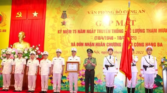 Văn phòng Bộ Công an đón nhận Huân chương Quân công hạng Ba