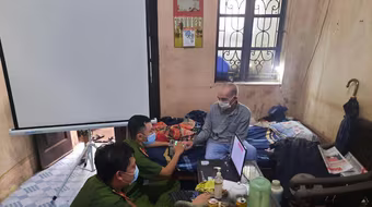 Hình ảnh đẹp của chiến sỹ Công an quận Hà Đông trong ‘chiến dịch’ cấp Căn cước công dân