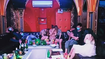 ‘Đón’ khách mùa dịch, quán karaoke lắp camera dày đặc, lập lán biệt lập trông xe