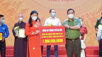 Công an Hà Nội ủng hộ 1 tỷ đồng vào chương trình “Hà Nội chung tay hành động đẩy lùi dịch Covid-19”