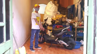 [Clip] Giật mình ‘soi’ hơn 4 phút tên trộm 6 tiền án, ung dung gỡ dây xích trộm xe máy