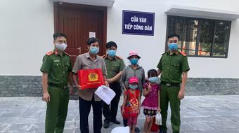 Hỗ trợ nhu yếu phẩm cho các công dân khiếu kiện