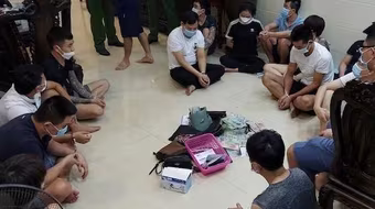 Đột kích ổ bạc ‘họp’ xuyên đêm, phát hiện tiền tỷ