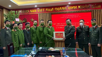 Giám đốc Công an Hà Nội kiểm tra, chúc Tết lực lượng Công an cơ sở