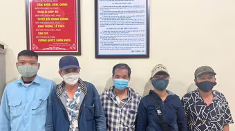 Xử lý 5 người có hành vi ‘cò mồi’ cho nhà thuốc gần Bệnh viện Bạch Mai