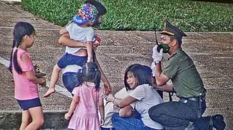 Đề xuất khen thưởng chiến sỹ Công an kịp thời giúp đỡ người dân đang gặp nguy hiểm tính mạng