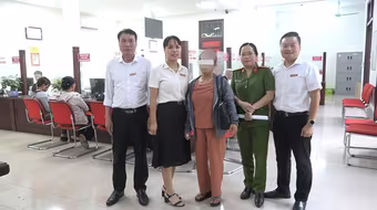 Đến lượt những kẻ lừa đảo... cay đắng vì bị chặn nhận chuyển khoản bạc tỷ ngay tại ngân hàng 