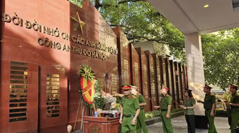 Công an quận Ba Đình: Dâng hương tưởng niệm các Anh hùng, Liệt sĩ 