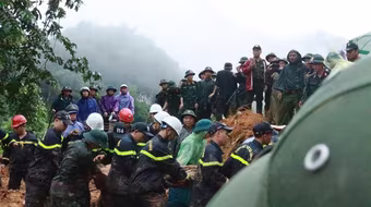 Thượng tướng Lương Tam Quang gửi lời thăm hỏi đến thân nhân các nạn nhân trong vụ sạt lở đất tại huyện Bắc Mê, tỉnh Hà Giang