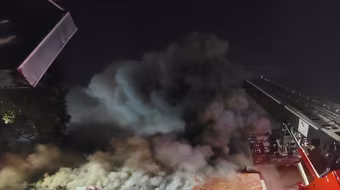 Hơn 2 tiếng đồng hồ khống chế, dập tắt đám cháy quán bar đang sửa trên phố Phó Đức Chính