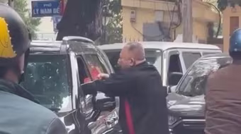 Thông tin ban đầu vụ việc lái xe ô tô bị đánh trên phố Cửa Đông