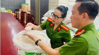 Khởi tố 4 người ở Hà Nội kinh doanh hơn 23 tấn gạo Sóc Trăng…giả