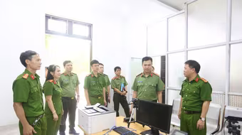 Không ngắt quãng công việc, nêu cao tinh thần đoàn kết phục vụ nhân dân tốt nhất