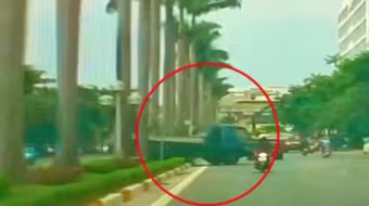 Tài xế xe tải bị phạt tiền triệu vì ’băng qua dải phân cách cho nhanh’