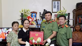 Công tác đền ơn đáp nghĩa là tình cảm, là đạo lý thiêng liêng của lực lượng Công an Thủ đô