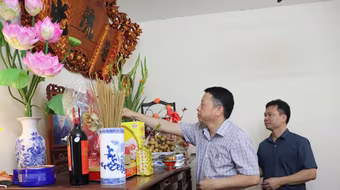 Luôn khắc ghi công lao, sự hy sinh anh dũng của các liệt sỹ trong sự nghiệp bảo vệ Tổ quốc