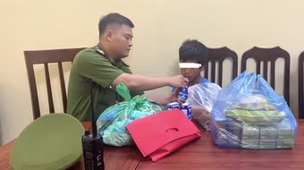 Kỷ niệm đẹp của cậu bé 13 tuổi lang thang về Hà Nội xin việc làm...