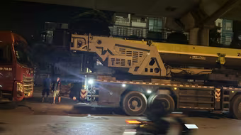 Xử phạt cá nhân trong vụ xe đầu kéo chở nhà lắp ghép bất ngờ rơi xuống đường