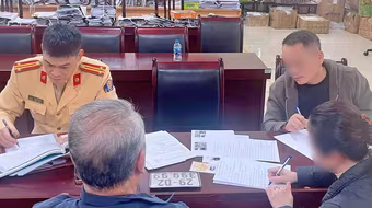 'Gánh' 2 lỗi xử phạt vì biển số xe 29D2-399.99