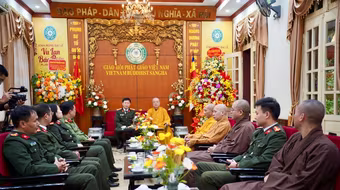 Công an Hà Nội chúc mừng kỷ niệm 44 năm ngày thành lập Giáo hội Phật giáo Việt Nam 