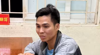 Tạm giữ tài xế liều lĩnh lao phương tiện vào lực lượng Công an