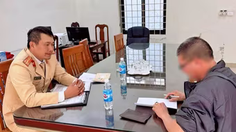 Phạt nghiêm tài xế xe khách cố tình không nhường đường đoàn xe ưu tiên