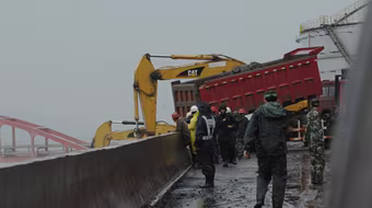 Trung Quốc: Bão mạnh đe dọa  rò rỉ hóa chất độc hại