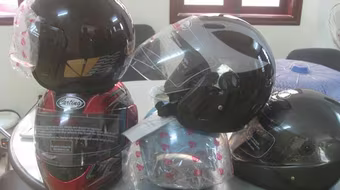 Kho có hơn 11.000 mũ bảo hiểm nhập lậu