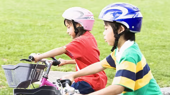 Trẻ yếu hơn vì  thiếu hoạt động ngoài trời