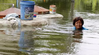 Bangkok gồng mình chống lũ