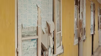 Khổ như ở ký túc xá