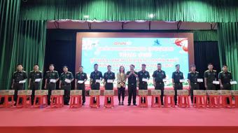 Thăm và tặng quà Tết quân nhân, chiến sĩ đang làm nhiệm vụ tại biên giới 