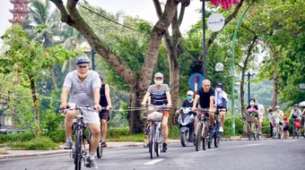 Đạp xe dạo phố