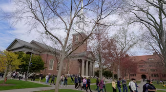 Giấc mơ Mỹ tan vỡ, du học sinh Trung Quốc cân nhắc lựa chọn thay thế 