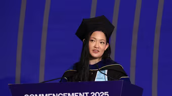 Niềm tự hào quê hương của người phụ nữ gốc Việt đầu tiên bay vào vũ trụ