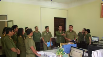 Đoàn cán bộ Bộ An ninh Lào tham quan công tác hồ sơ lưu trữ tại Lạng Sơn