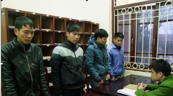 Lại côn đồ làng say rượu, đánh người ngày Tết