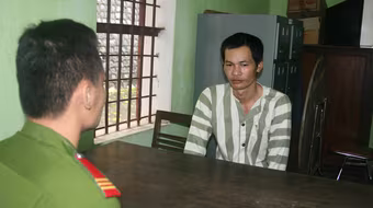 Bắt đối tượng mang 2 quyết định truy nã