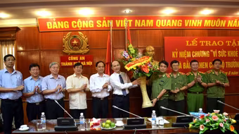 Đón nhận Kỉ niệm chương “Vì sức khỏe nhân dân” và Bằng khen  của Bộ trưởng Bộ Y tế