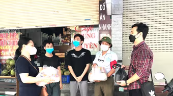 Thêm những món quà ấm lòng người dân trong đại dịch Covid-19