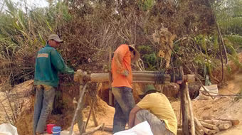 Tái diễn cảnh “cướp” quặng vàng ở mỏ Bồng Miêu