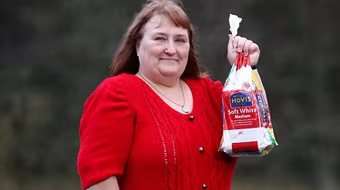 Thoát chết trong tai nạn xe hơi nhờ... ổ bánh mì 